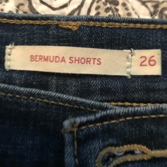 Dark rinse Levi's Bermuda shorts - Picture 6 of 6